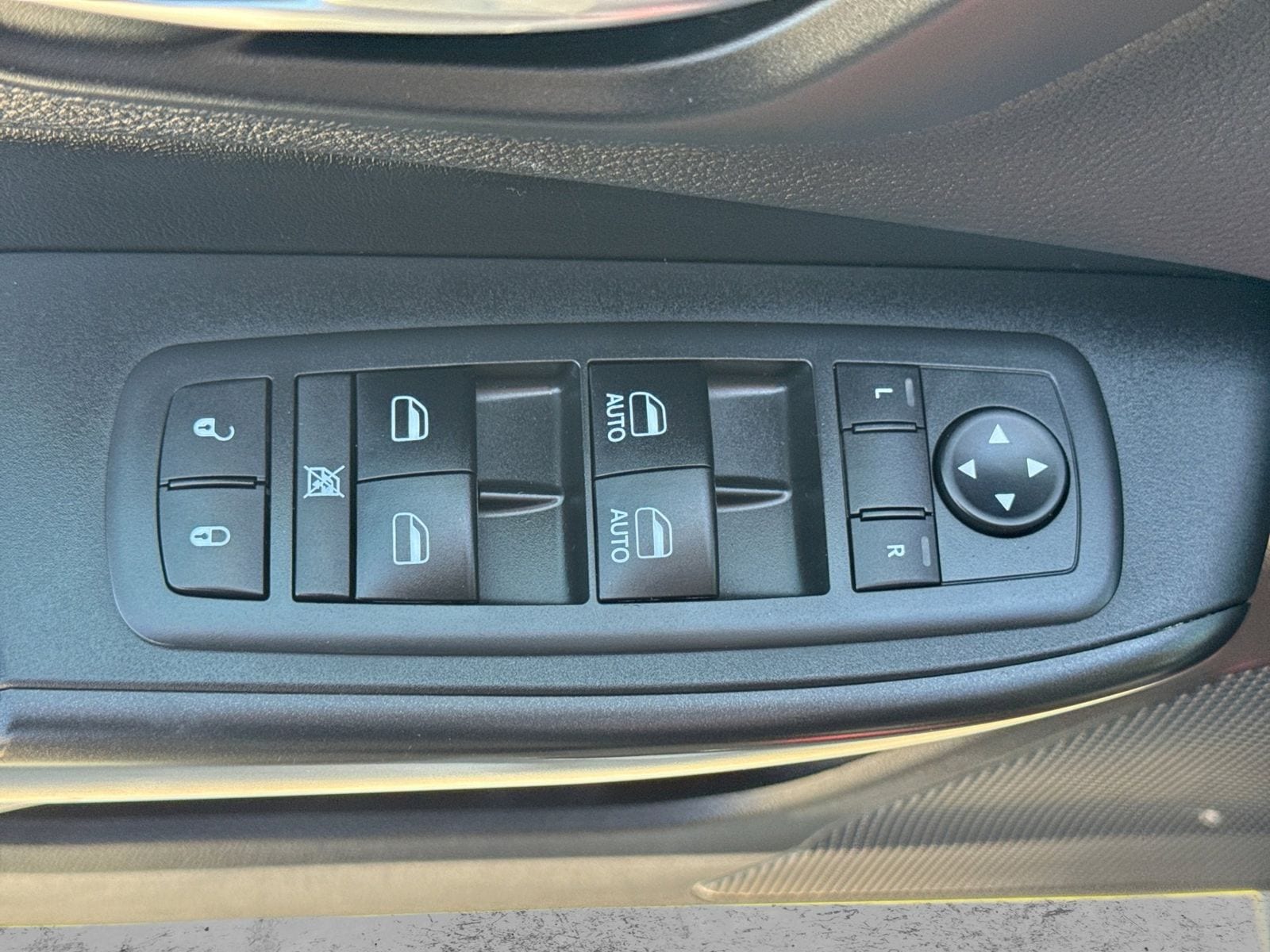 Thumbnail: 2019 Jeep Cherokee - 20