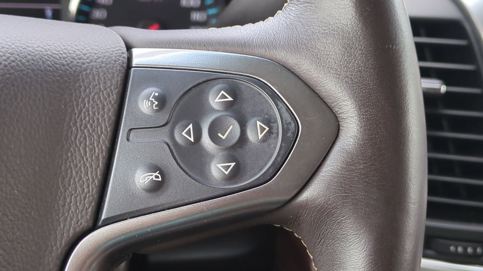 Thumbnail: 2016 Chevrolet Suburban - 15