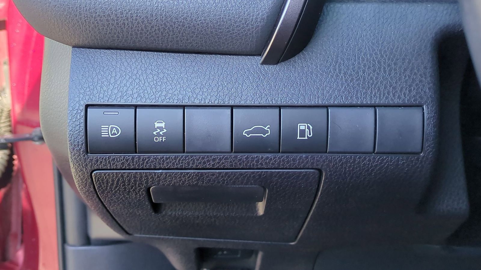 Thumbnail: 2018 Toyota Camry - 15