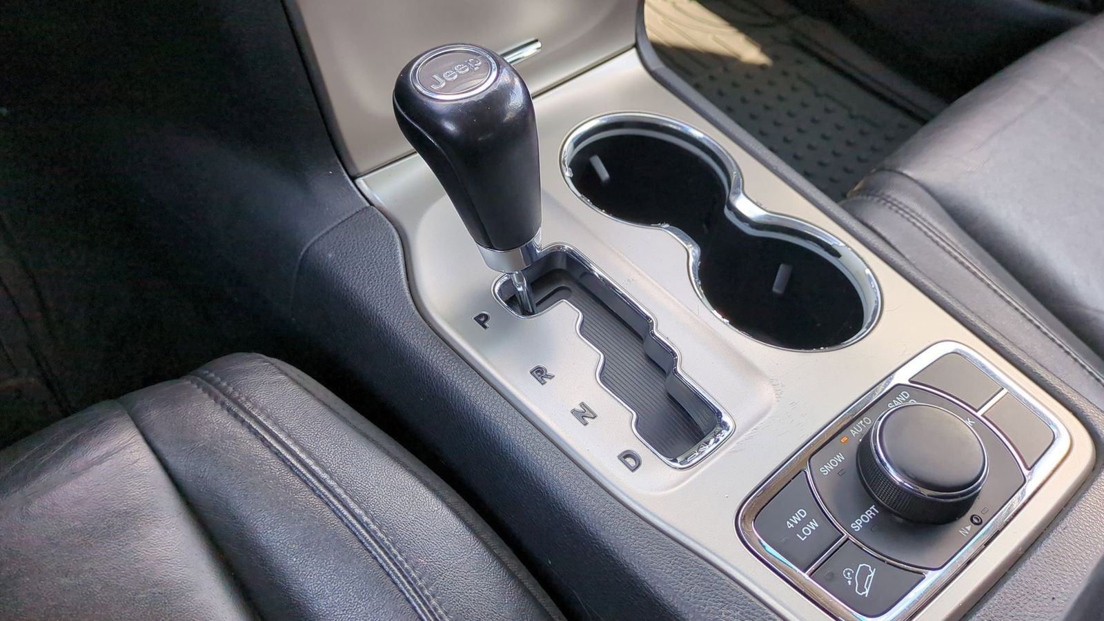 Thumbnail: 2011 Jeep Grand Cherokee - 33