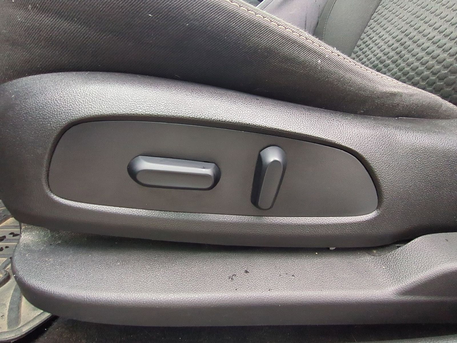 Thumbnail: 2018 GMC Acadia - 18