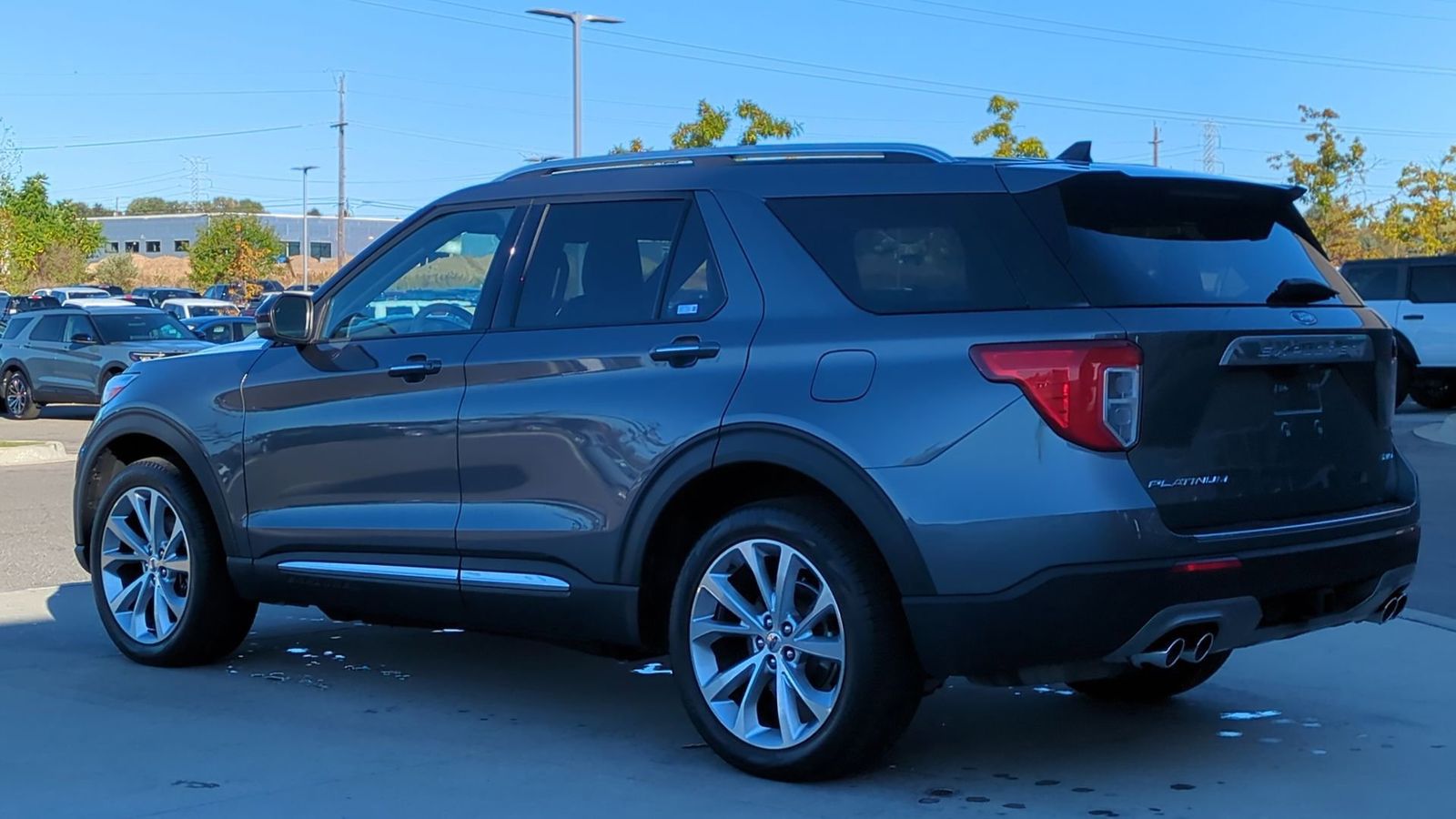 2022 Ford Explorer Platinum photo 2