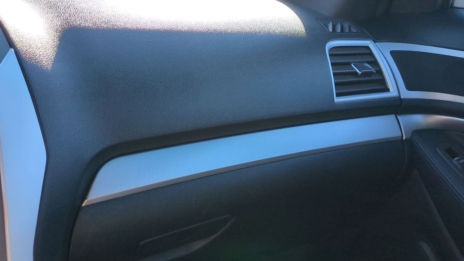 Thumbnail: 2015 Ford Explorer - 27
