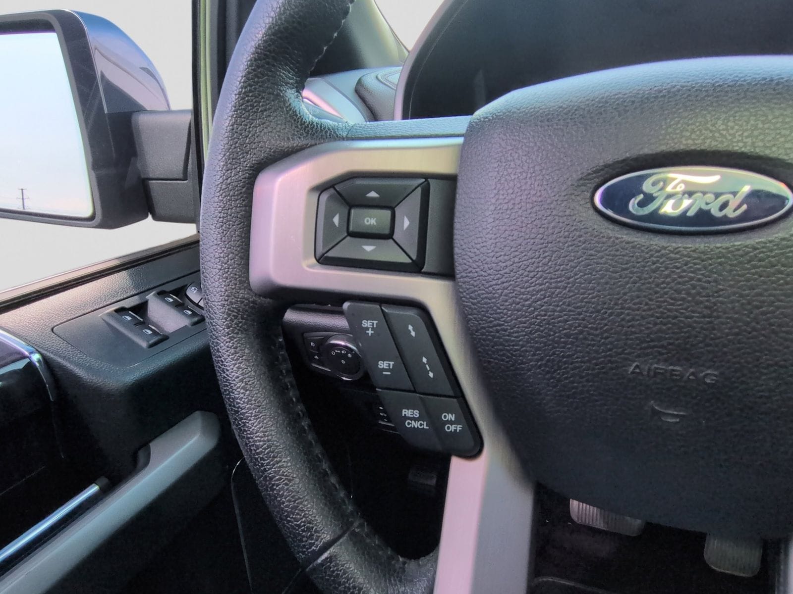 Thumbnail: 2015 Ford F-150 - 32