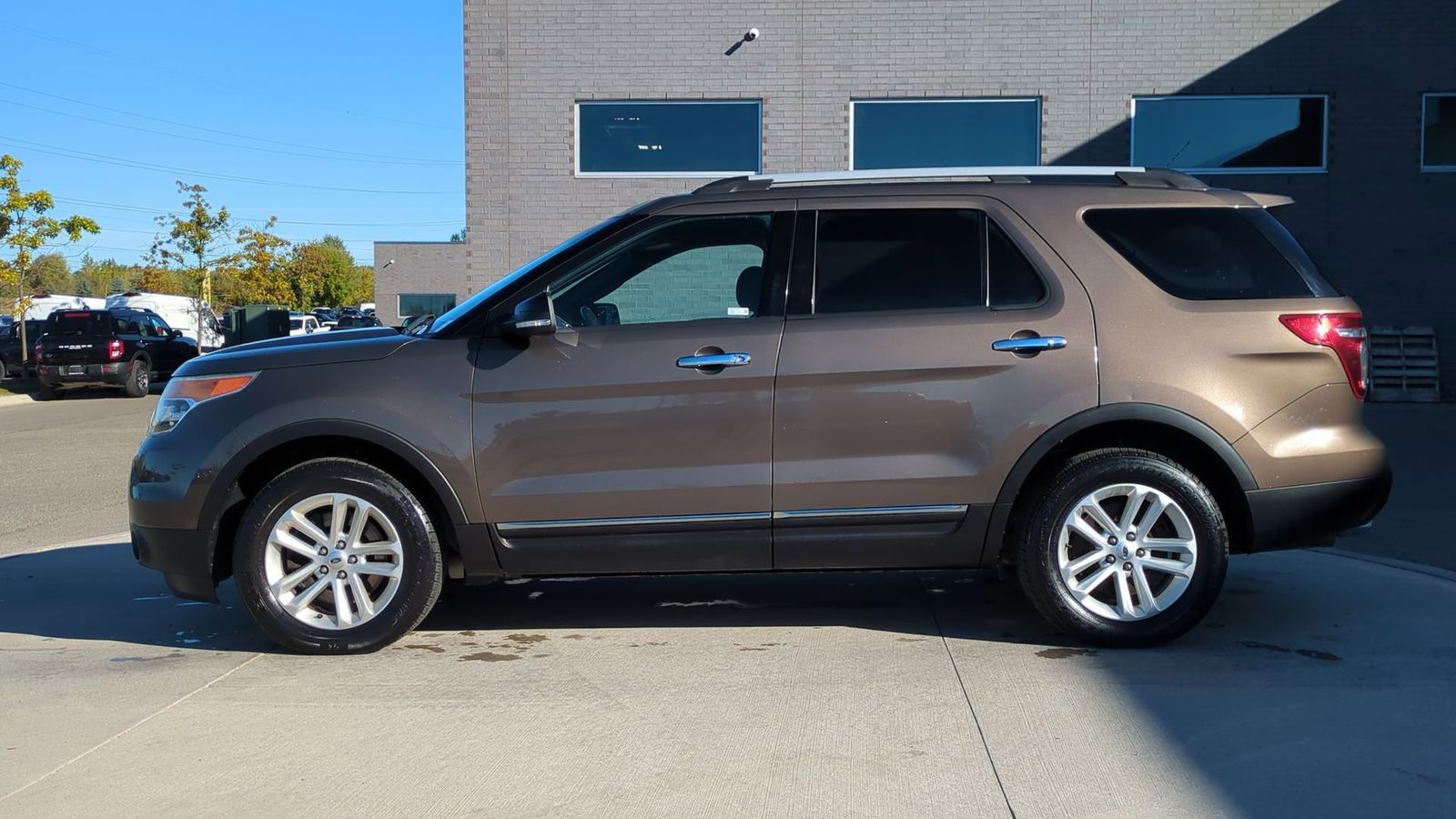 2015 Ford Explorer XLT photo 2