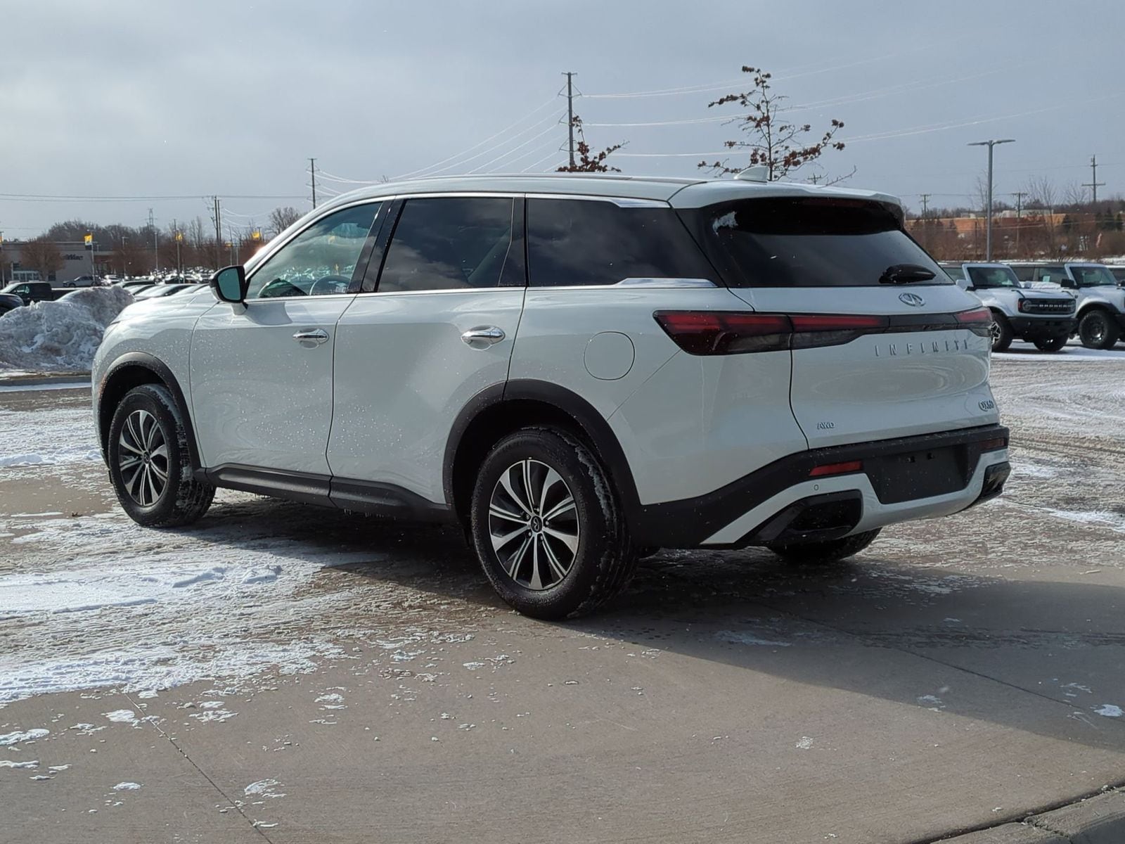 Thumbnail: 2023 INFINITI QX60 - 4