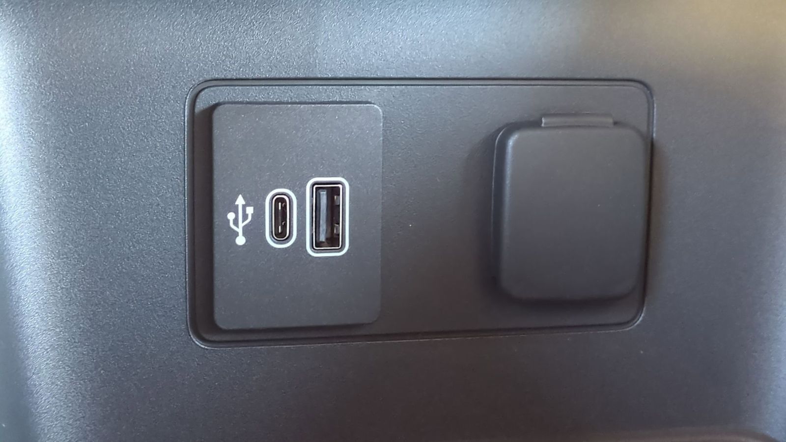 Thumbnail: 2026 Ford Explorer - 32