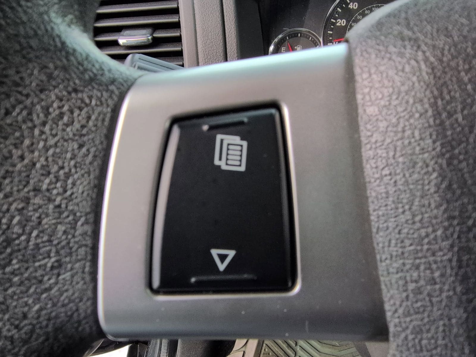 Thumbnail: 2008 Jeep Grand Cherokee - 24