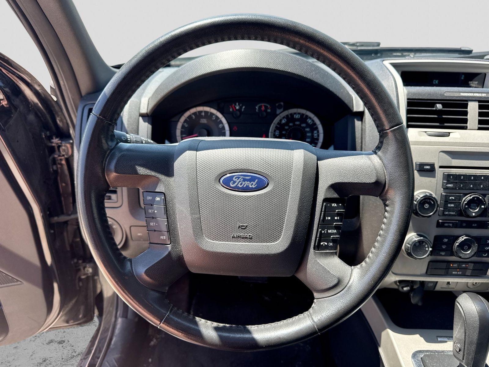 Thumbnail: 2011 Ford Escape - 16