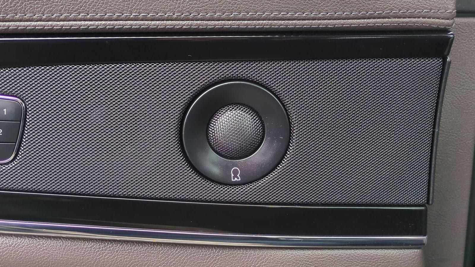 Thumbnail: 2022 Lincoln Nautilus - 36