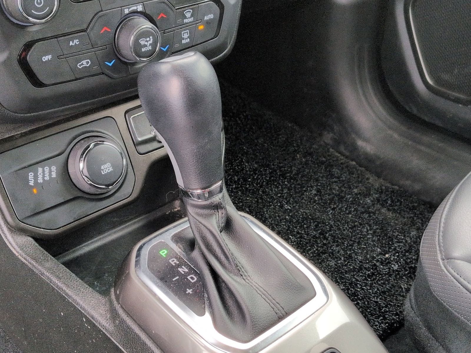 Thumbnail: 2020 Jeep Renegade - 33