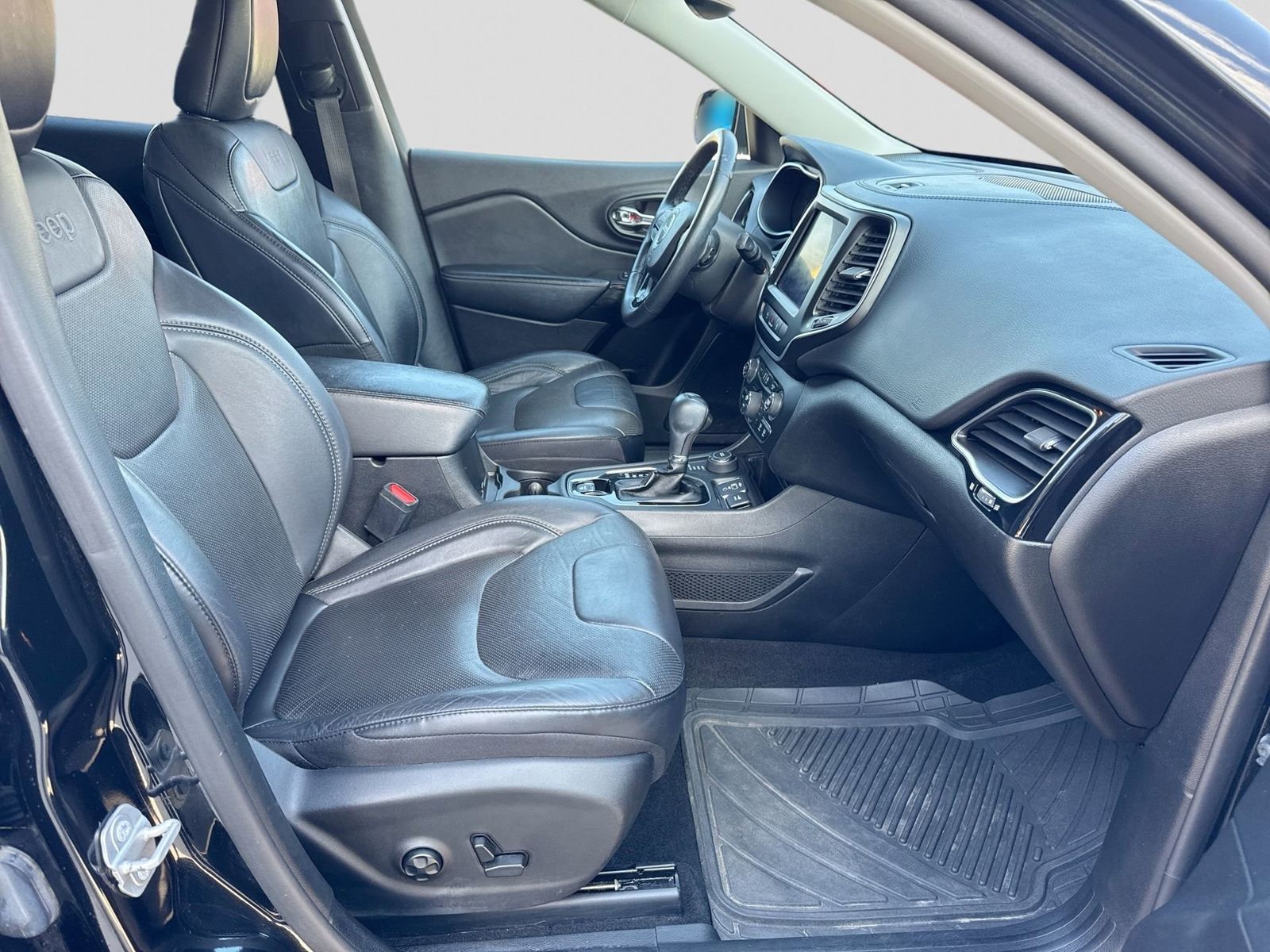 Thumbnail: 2021 Jeep Cherokee - 7