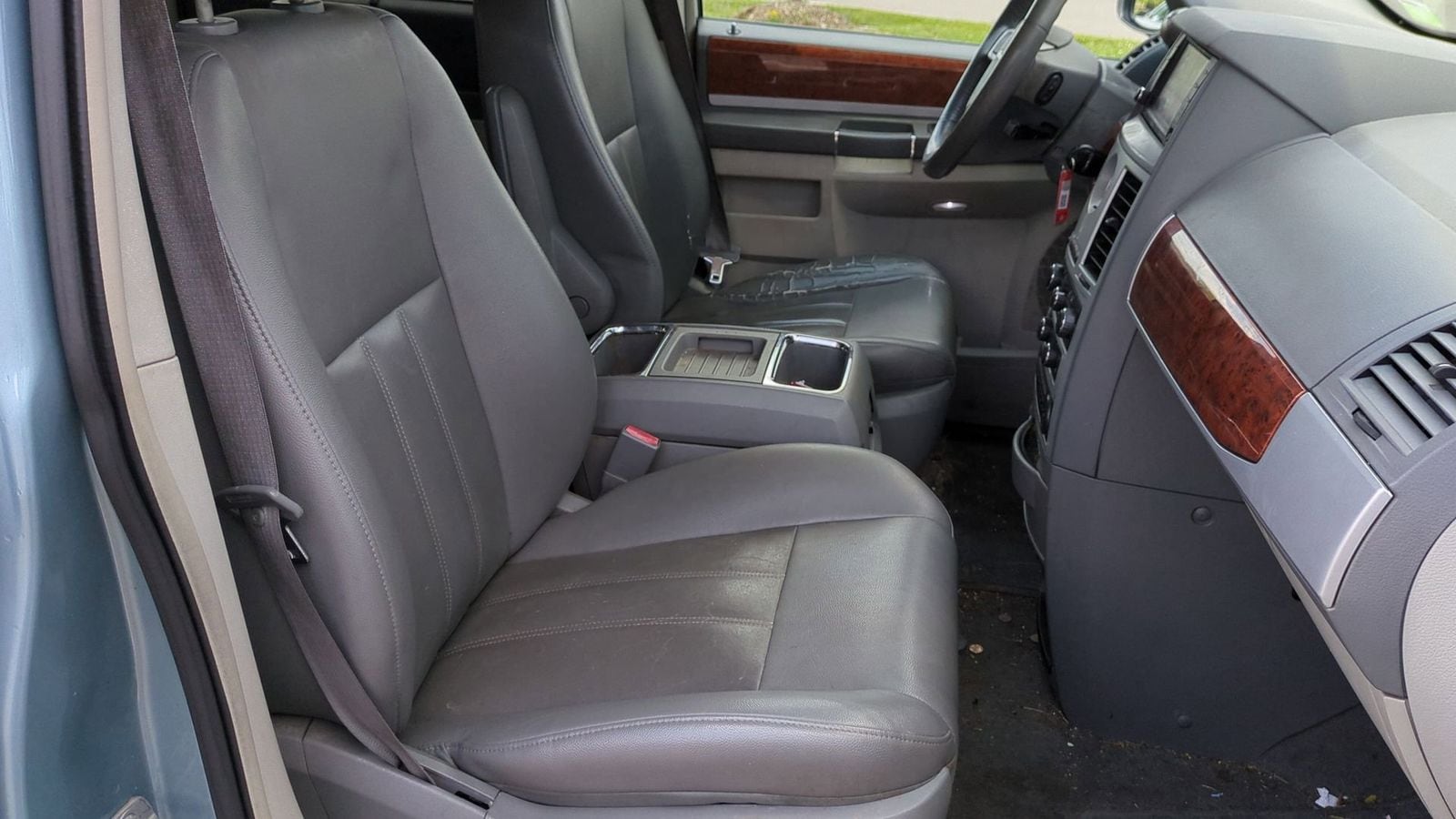 Thumbnail: 2009 Chrysler Town & Country - 23