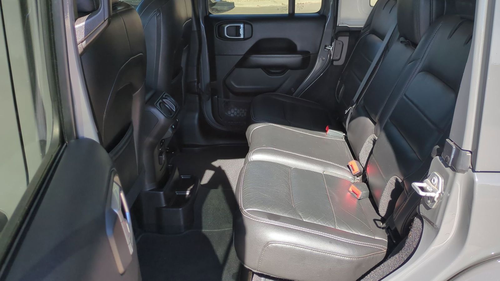 Thumbnail: 2018 Jeep Wrangler - 17