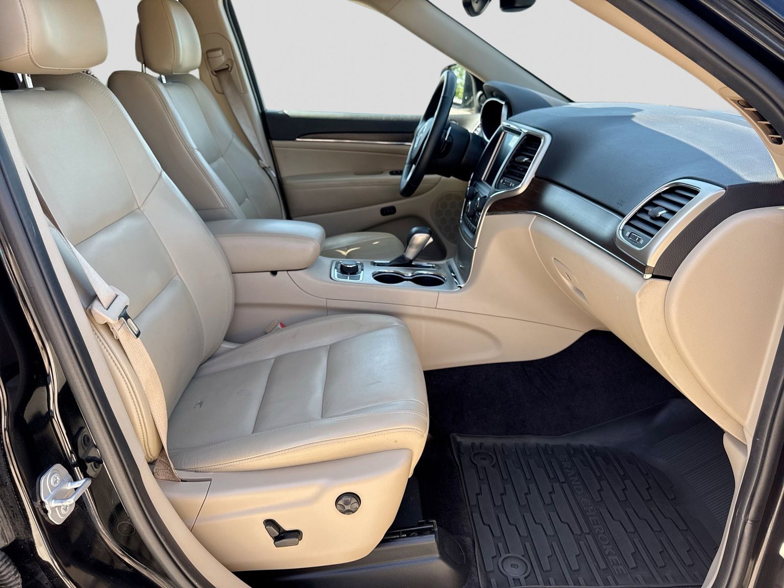 Thumbnail: 2017 Jeep Grand Cherokee - 24