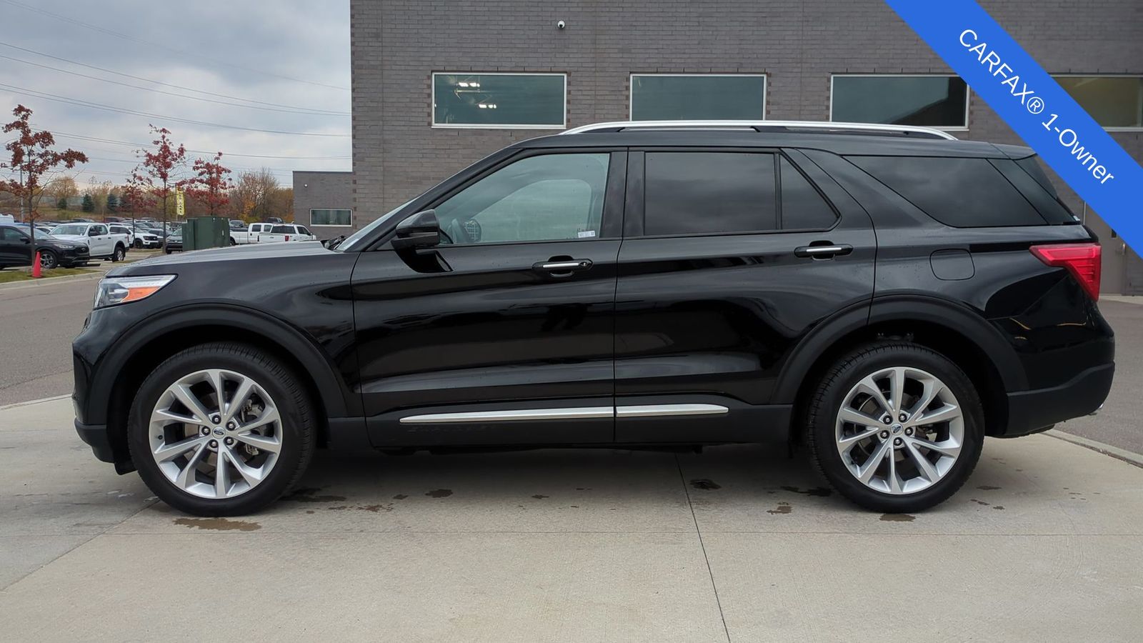 2023 Ford Explorer Platinum photo 2