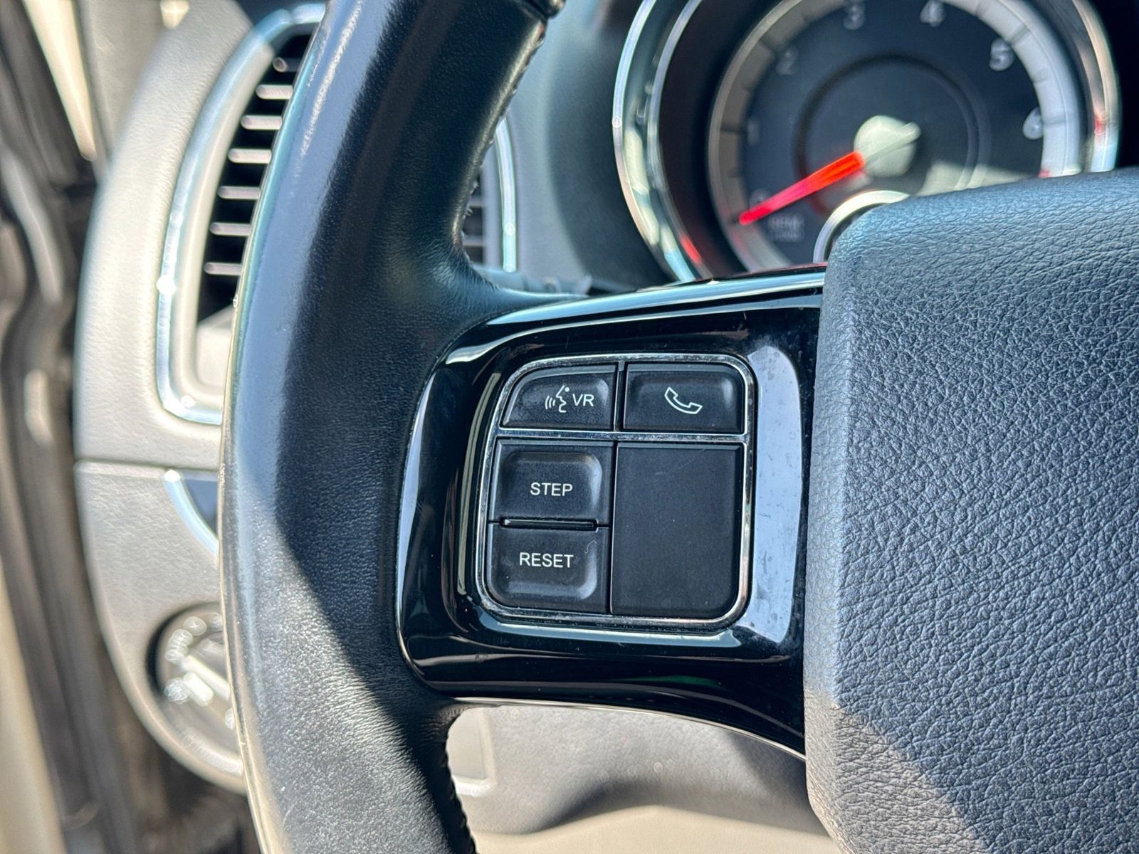 Thumbnail: 2017 Dodge Grand Caravan - 30