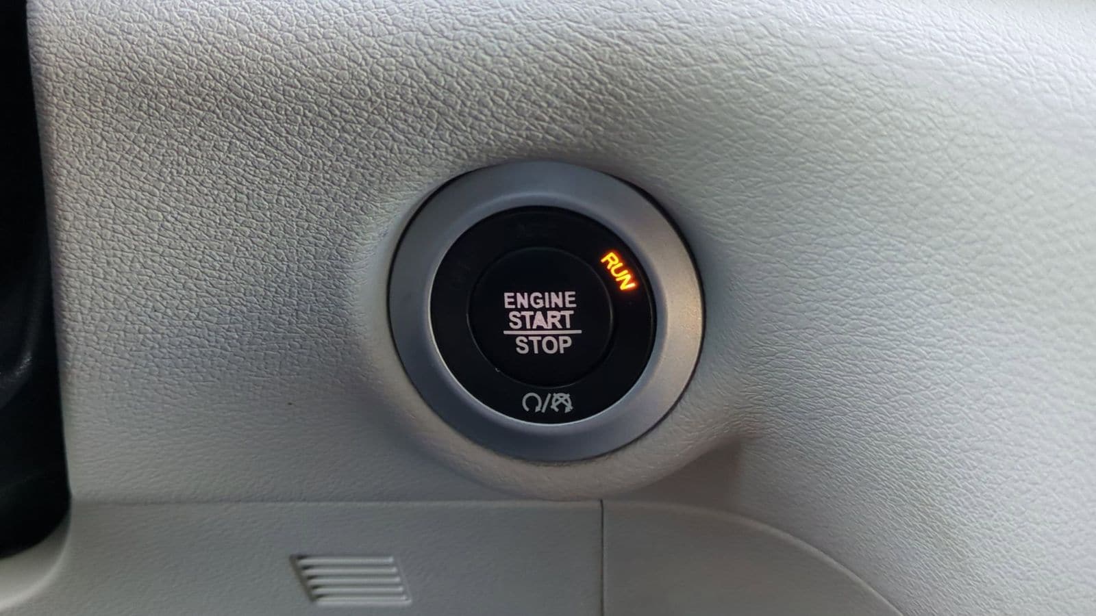 Thumbnail: 2018 Chrysler Pacifica - 29