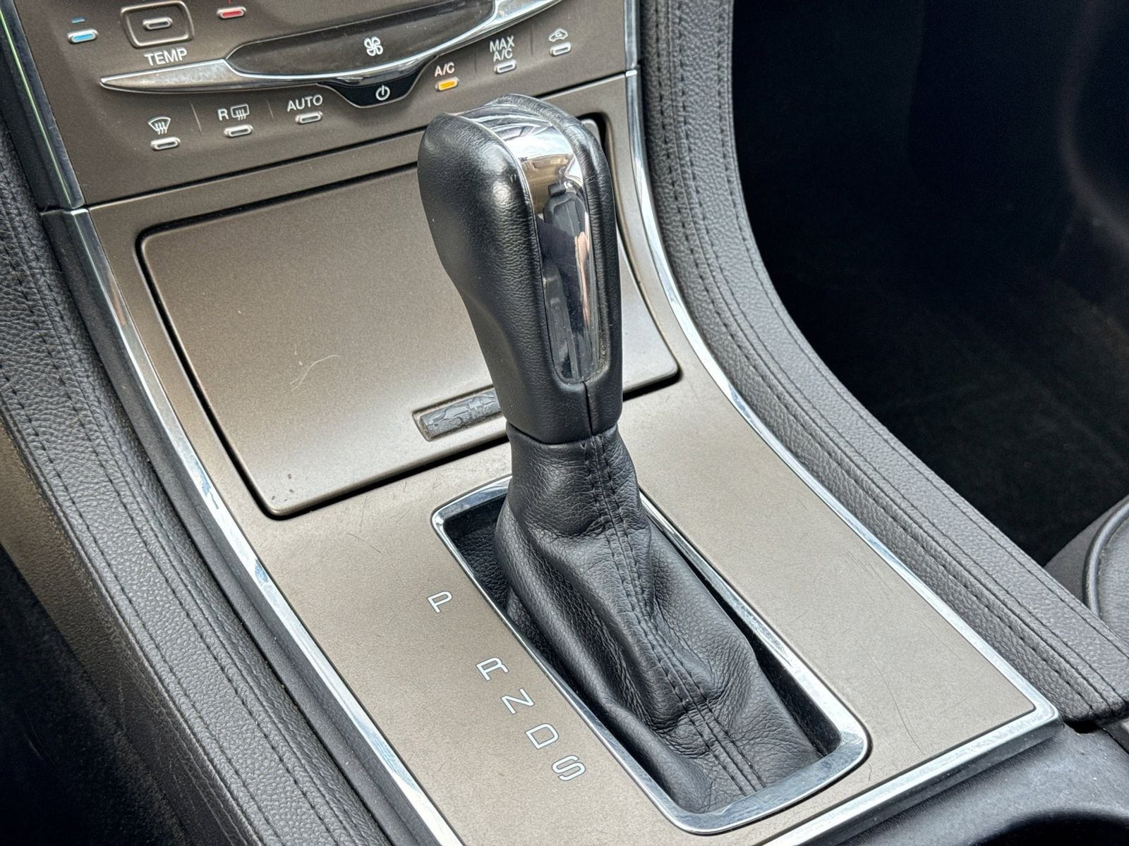 Thumbnail: 2013 Lincoln MKX - 32