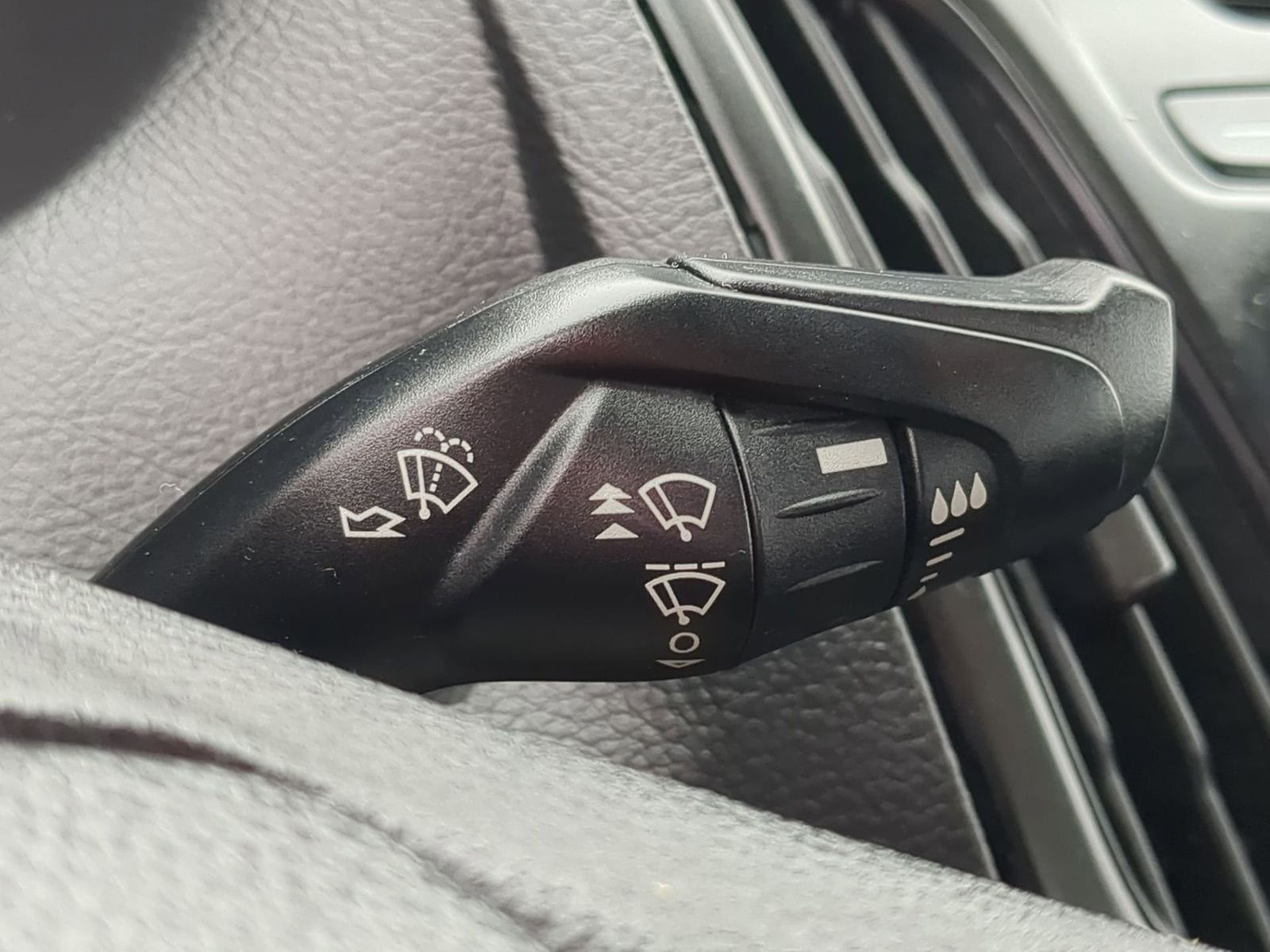 Thumbnail: 2017 Ford Focus - 26