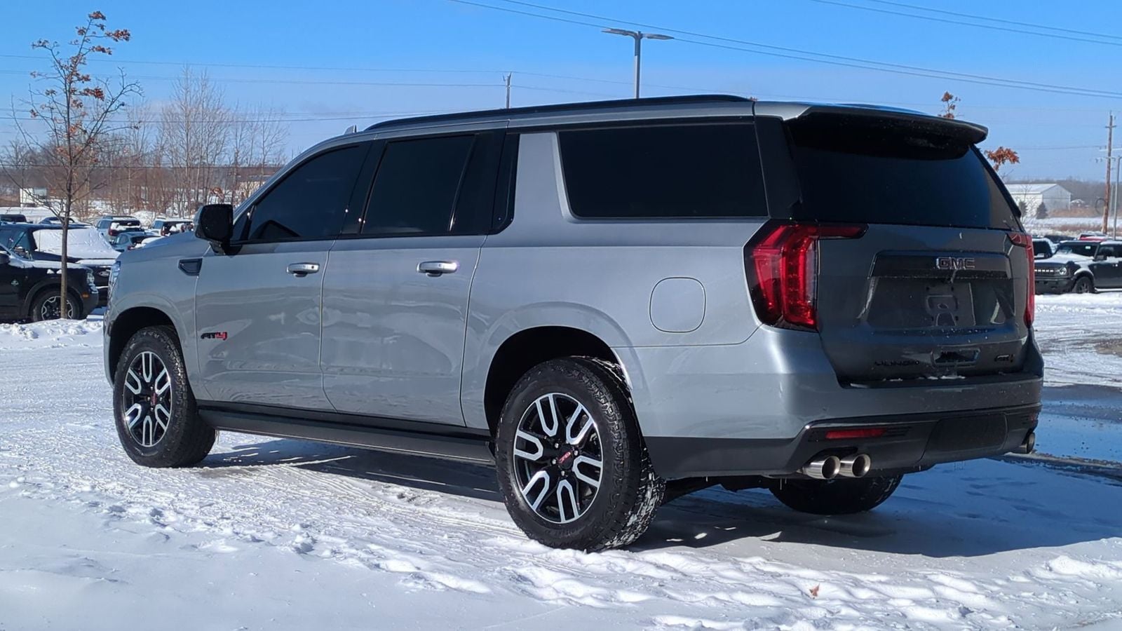 Thumbnail: 2023 GMC Yukon XL - 3