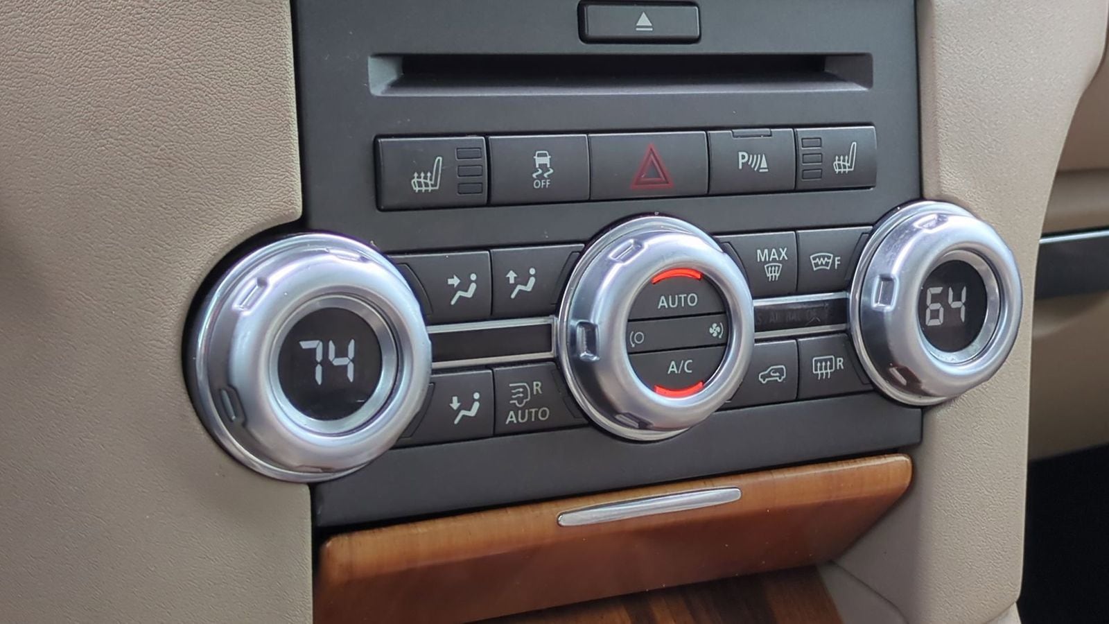 Thumbnail: 2011 Land Rover LR4 - 31