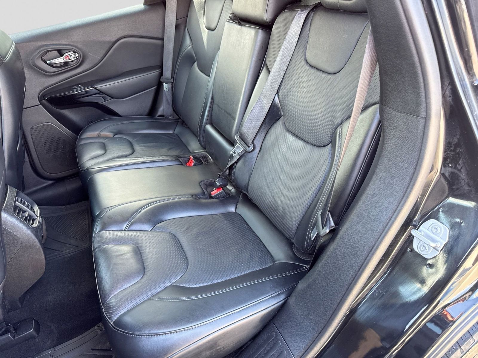 Thumbnail: 2021 Jeep Cherokee - 20