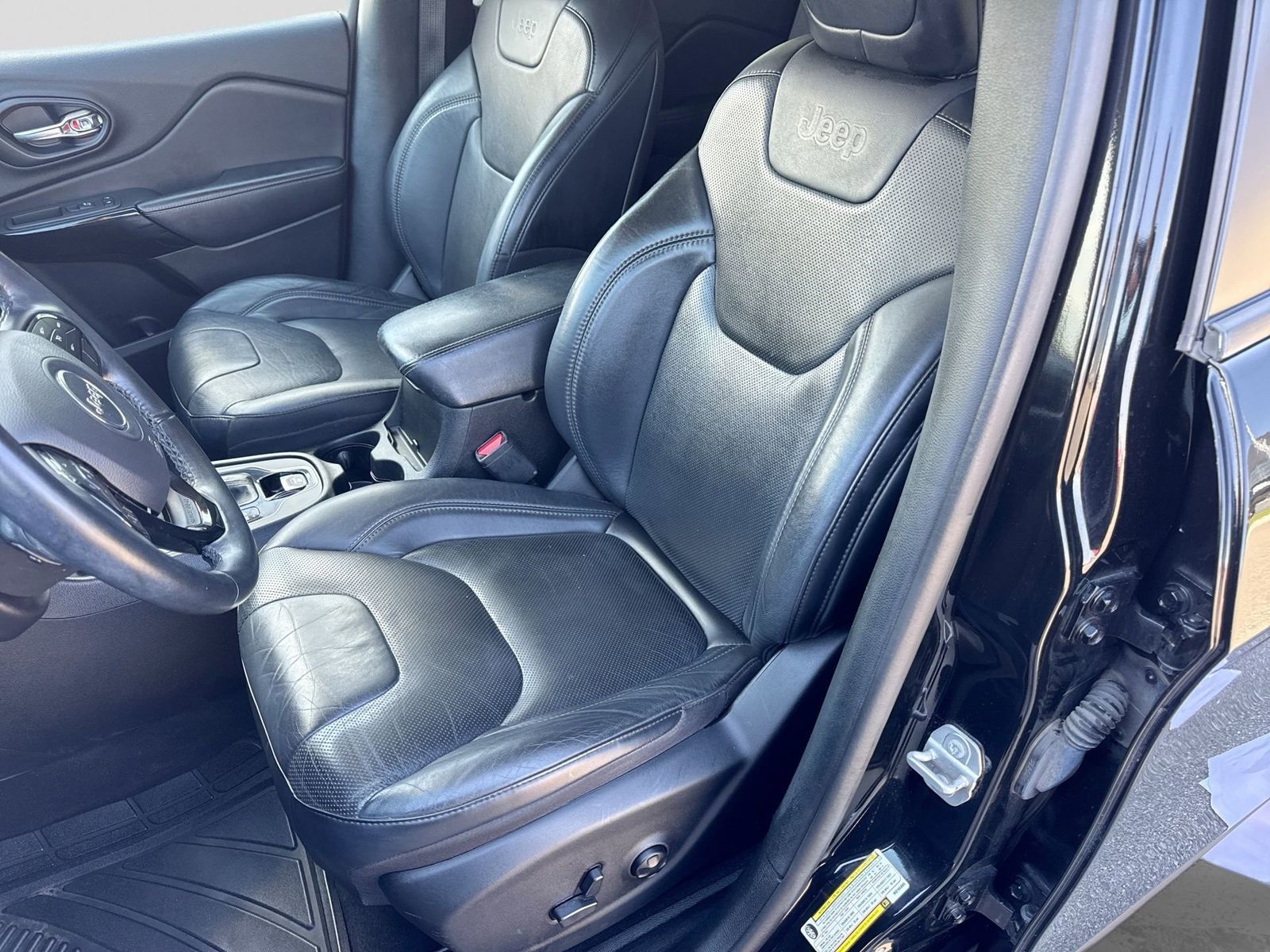 Thumbnail: 2021 Jeep Cherokee - 15