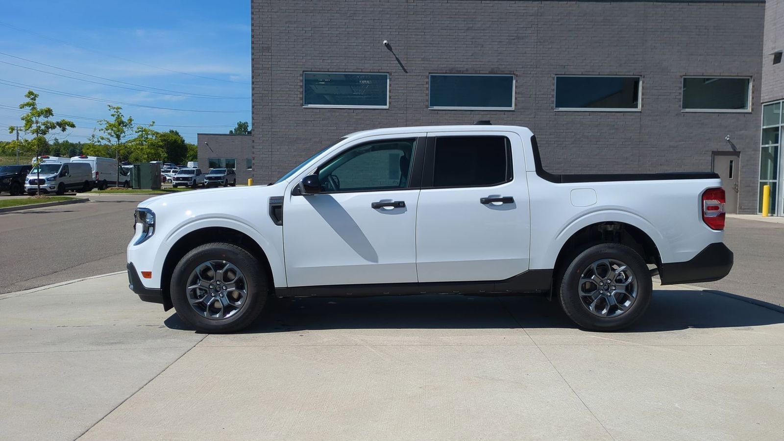 2025 Ford Maverick XLT photo 2