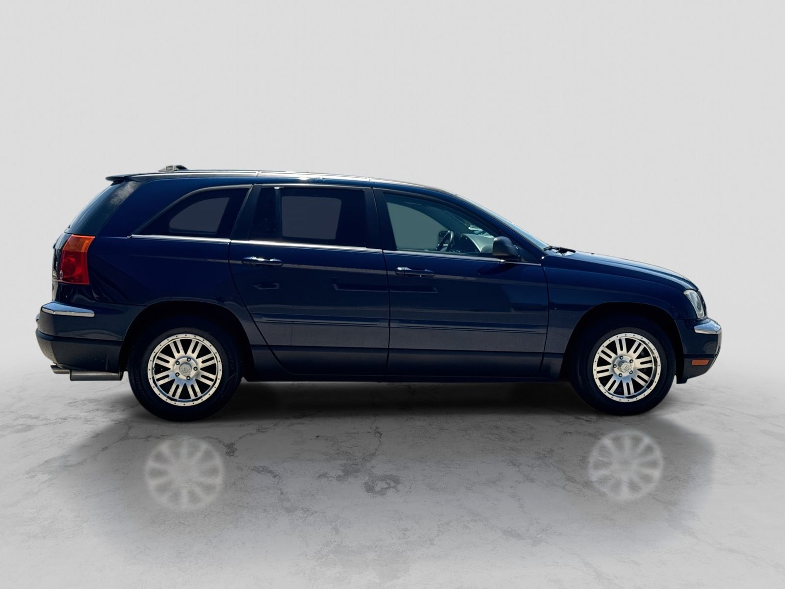 Thumbnail: 2005 Chrysler Pacifica - 8