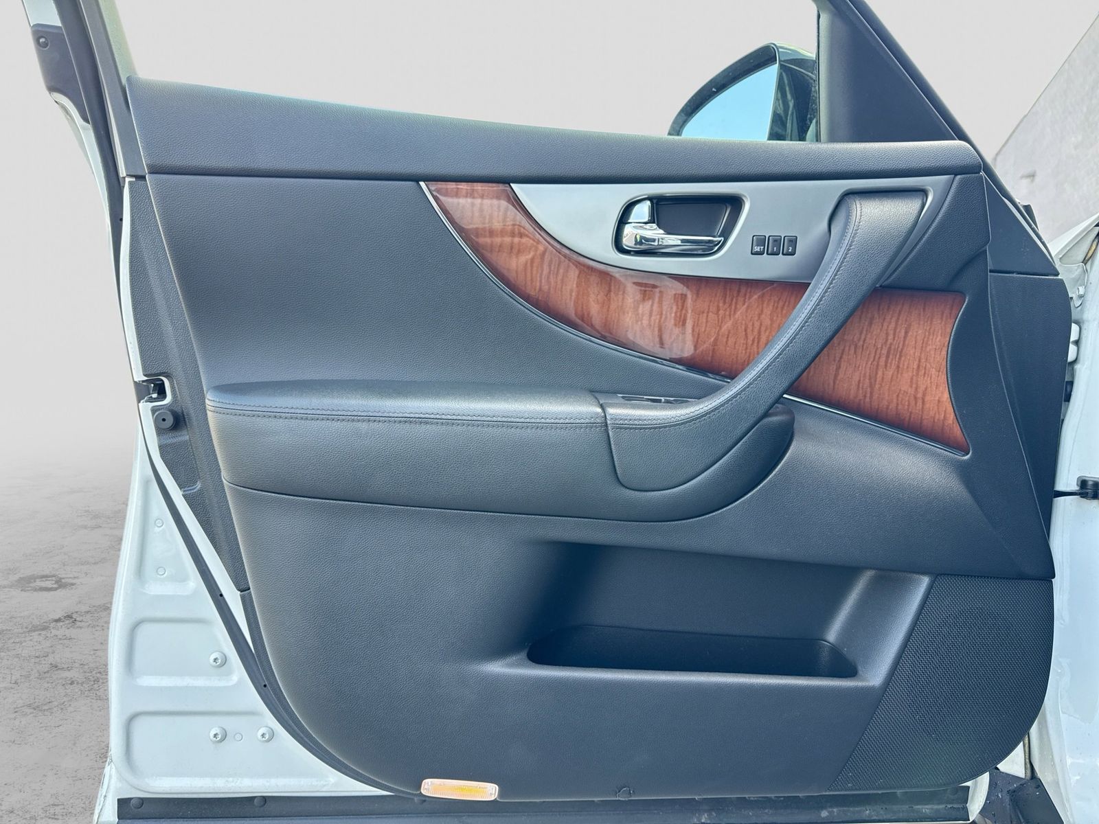 Thumbnail: 2012 INFINITI FX35 - 32