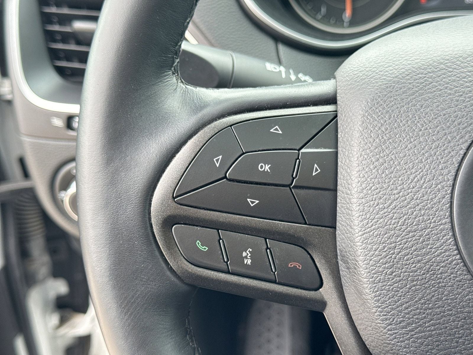 Thumbnail: 2019 Jeep Cherokee - 27