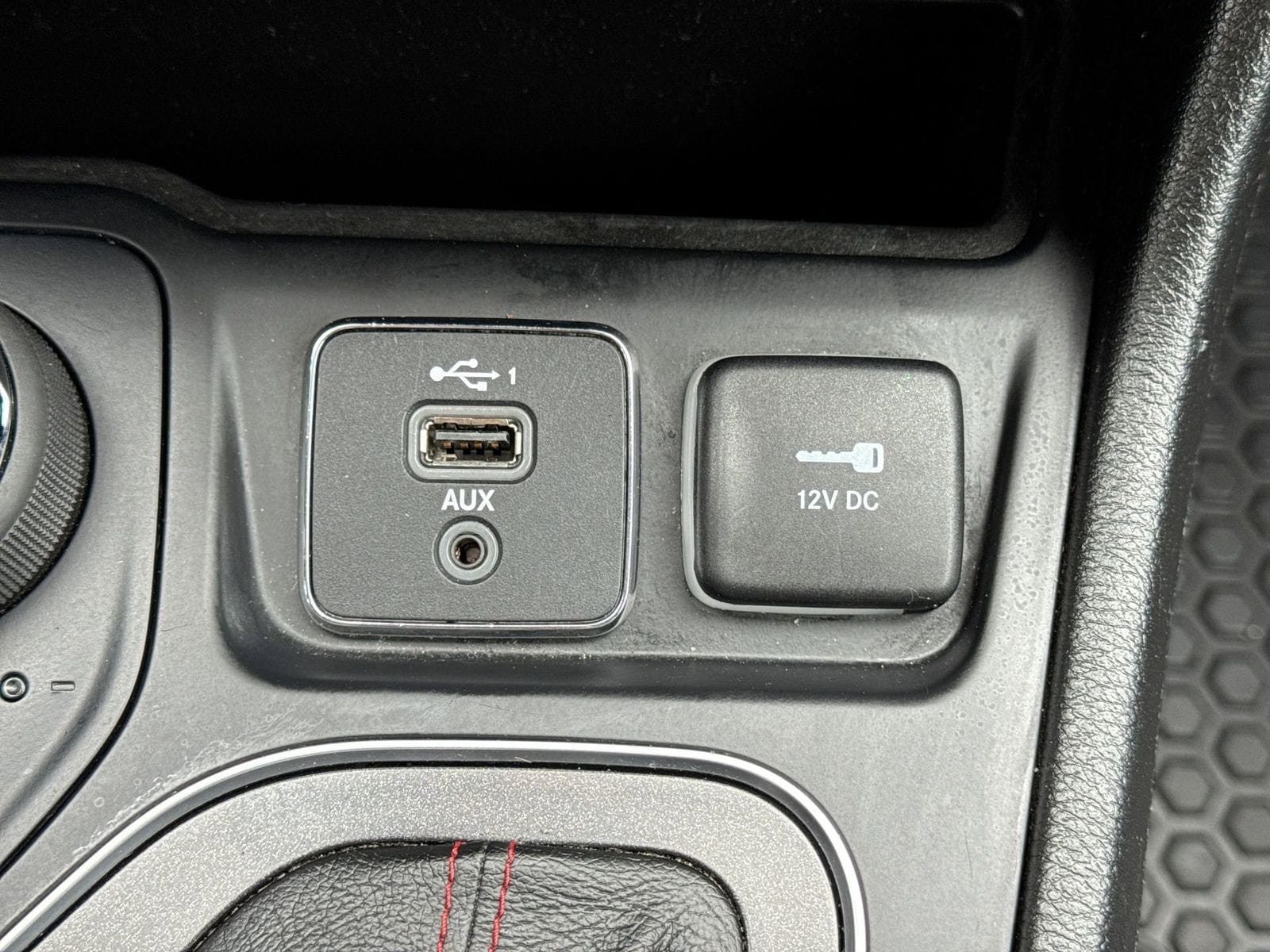 Thumbnail: 2022 Jeep Cherokee - 33