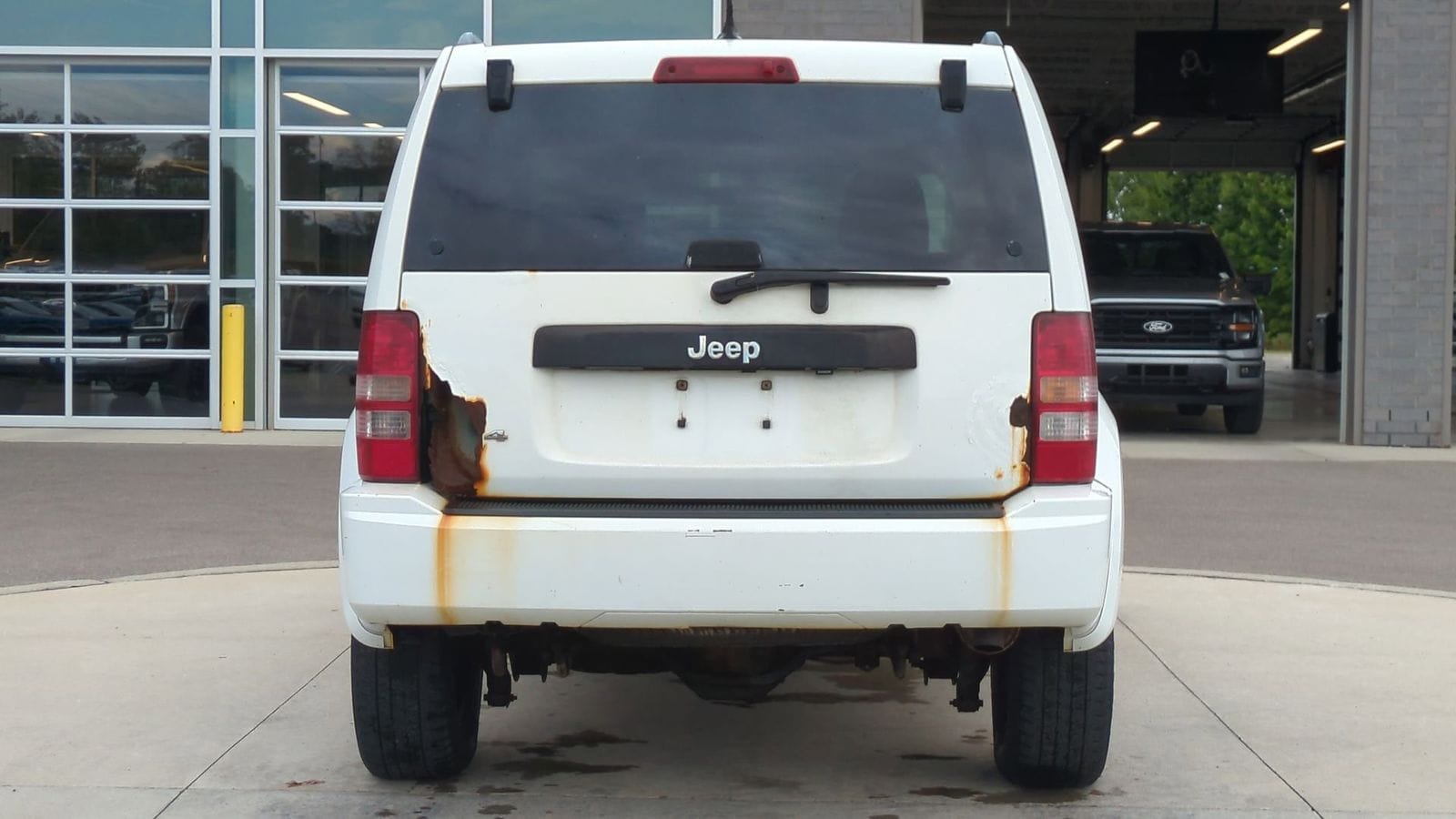 Thumbnail: 2012 Jeep Liberty - 3