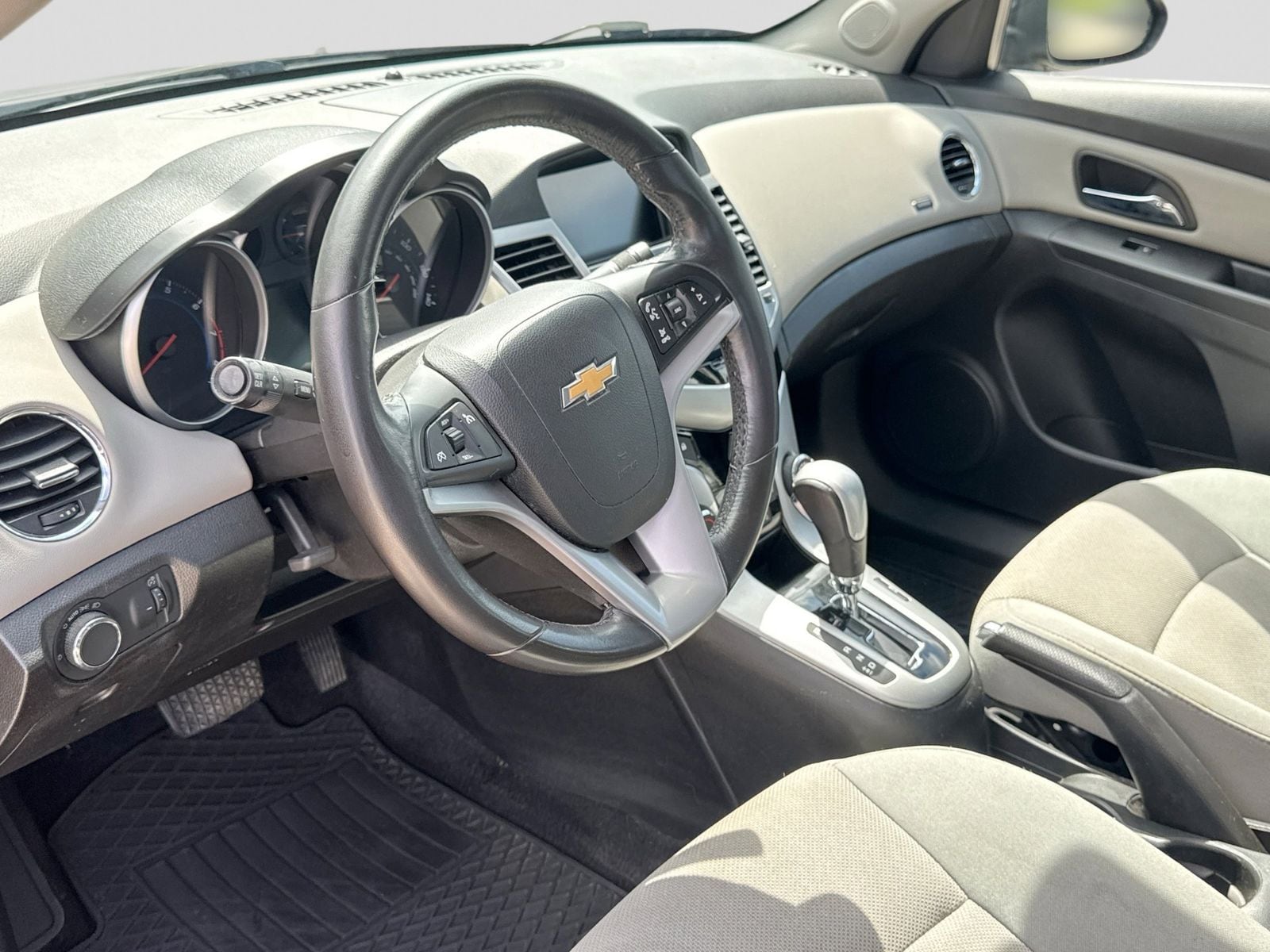 Thumbnail: 2014 Chevrolet Cruze - 2