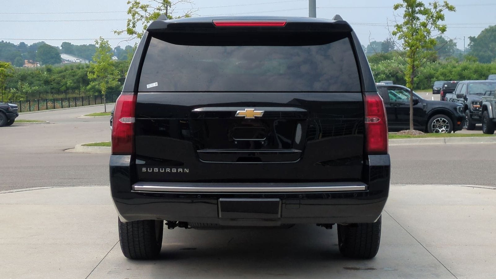 Thumbnail: 2016 Chevrolet Suburban - 3