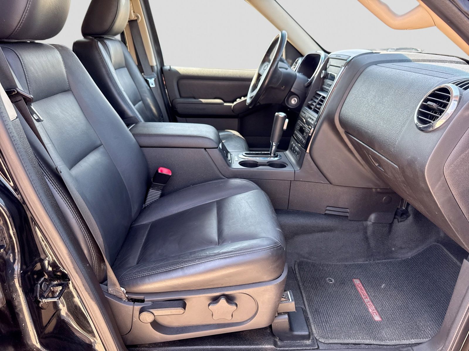 Thumbnail: 2010 Ford Explorer Sport Trac - 21