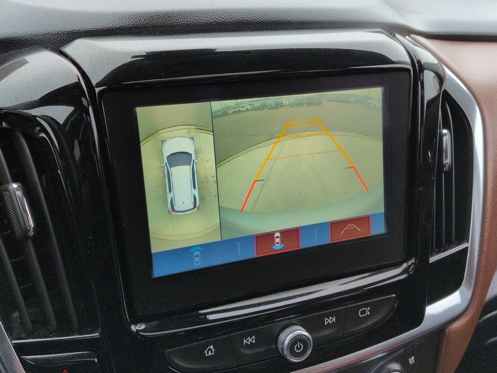 Thumbnail: 2018 Chevrolet Traverse - 34