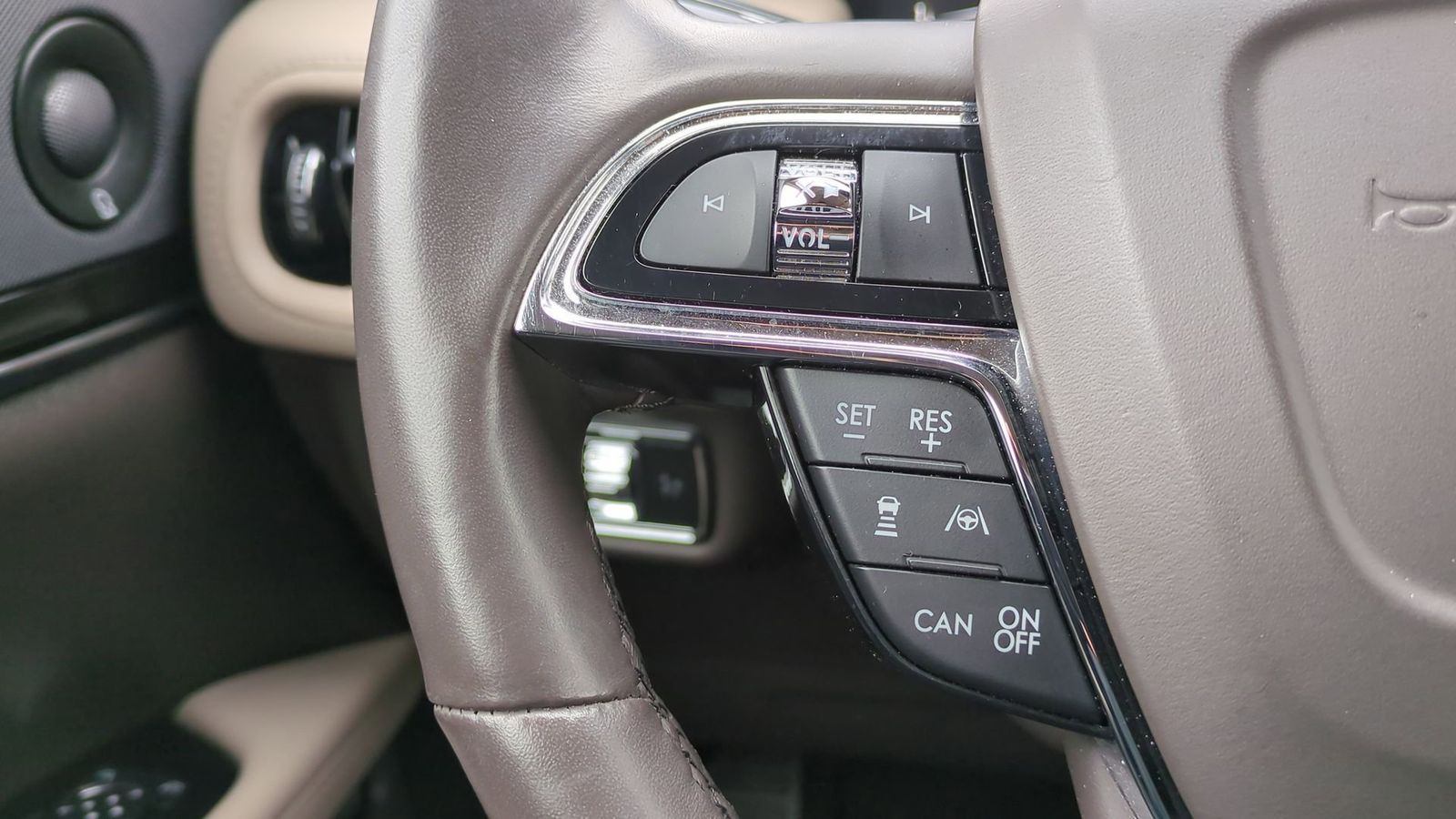 Thumbnail: 2022 Lincoln Nautilus - 25