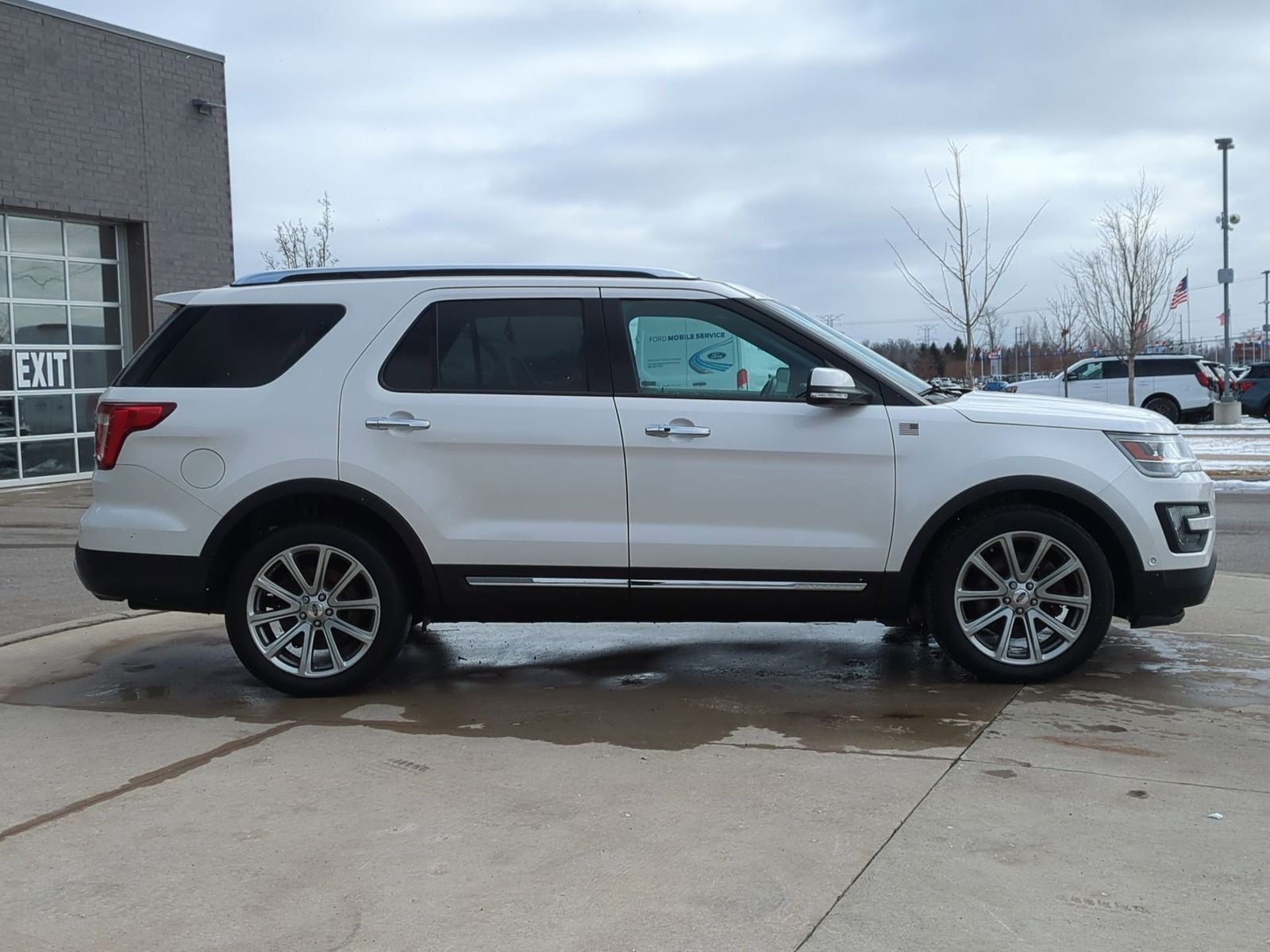 Thumbnail: 2016 Ford Explorer - 9