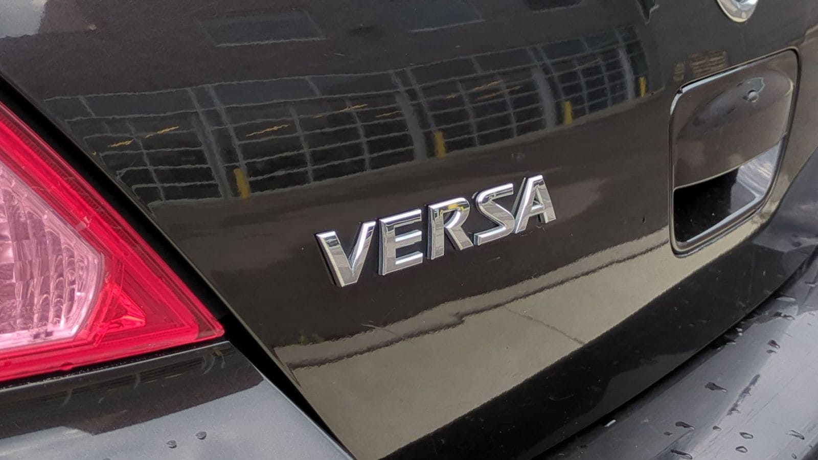 Thumbnail: 2011 Nissan Versa - 10