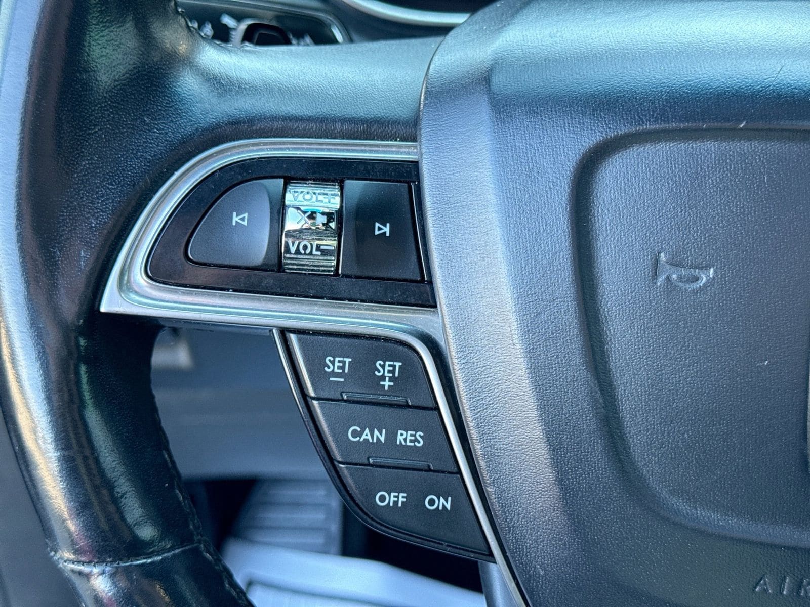 Thumbnail: 2019 Lincoln Nautilus - 25