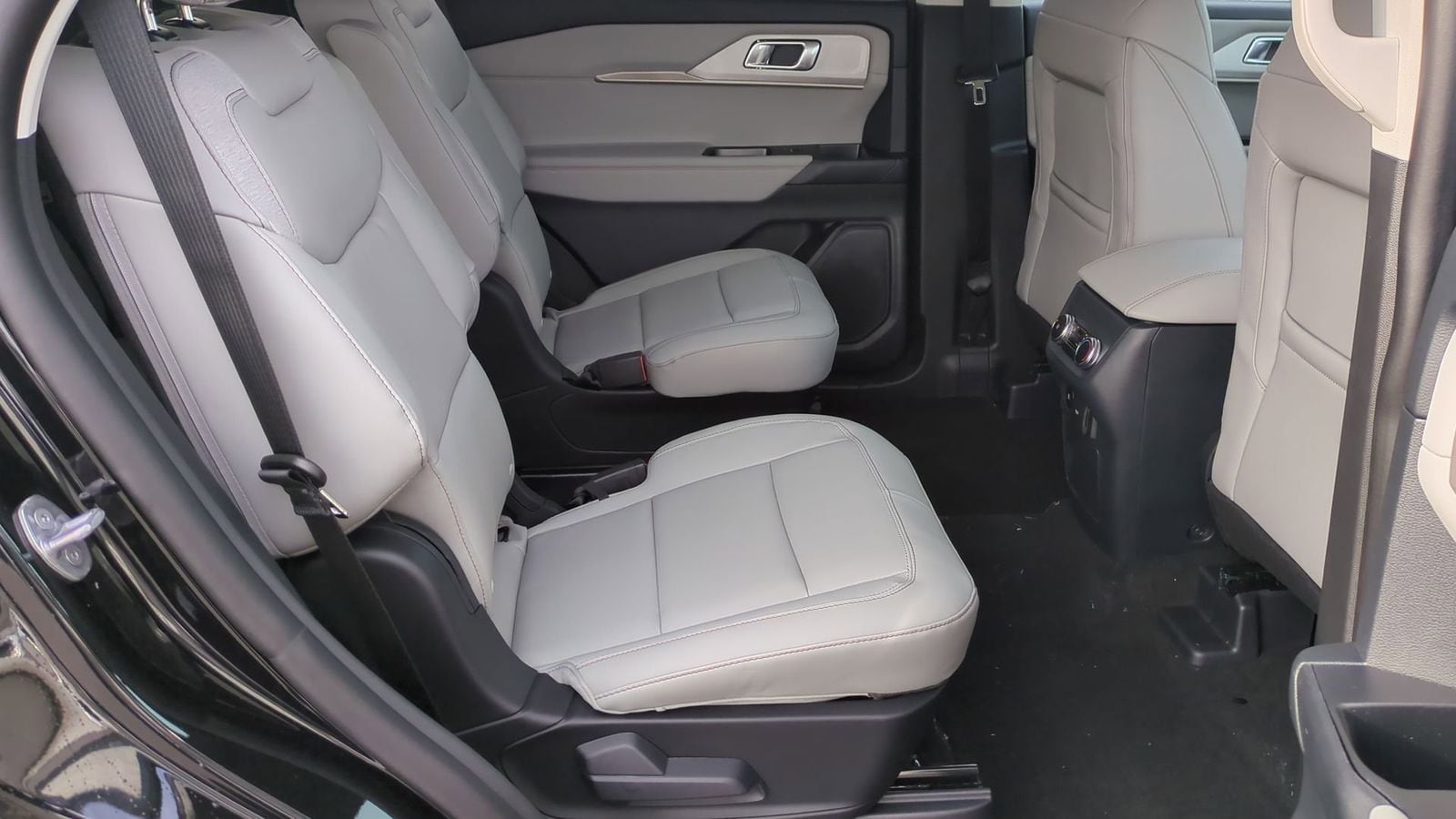 Thumbnail: 2026 Ford Explorer - 16