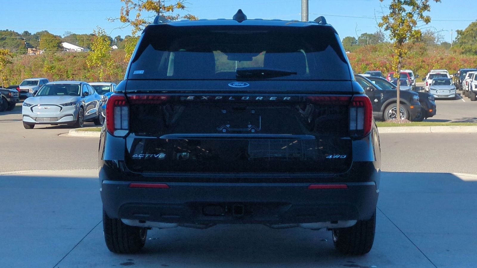 2025 Ford Explorer photo 2