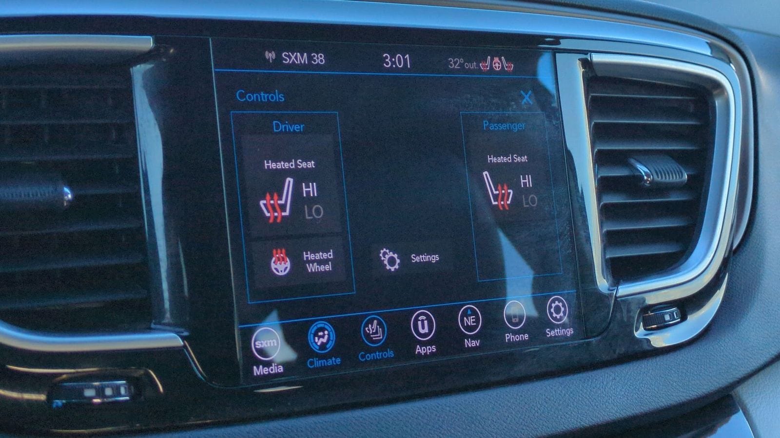 Thumbnail: 2018 Chrysler Pacifica - 37