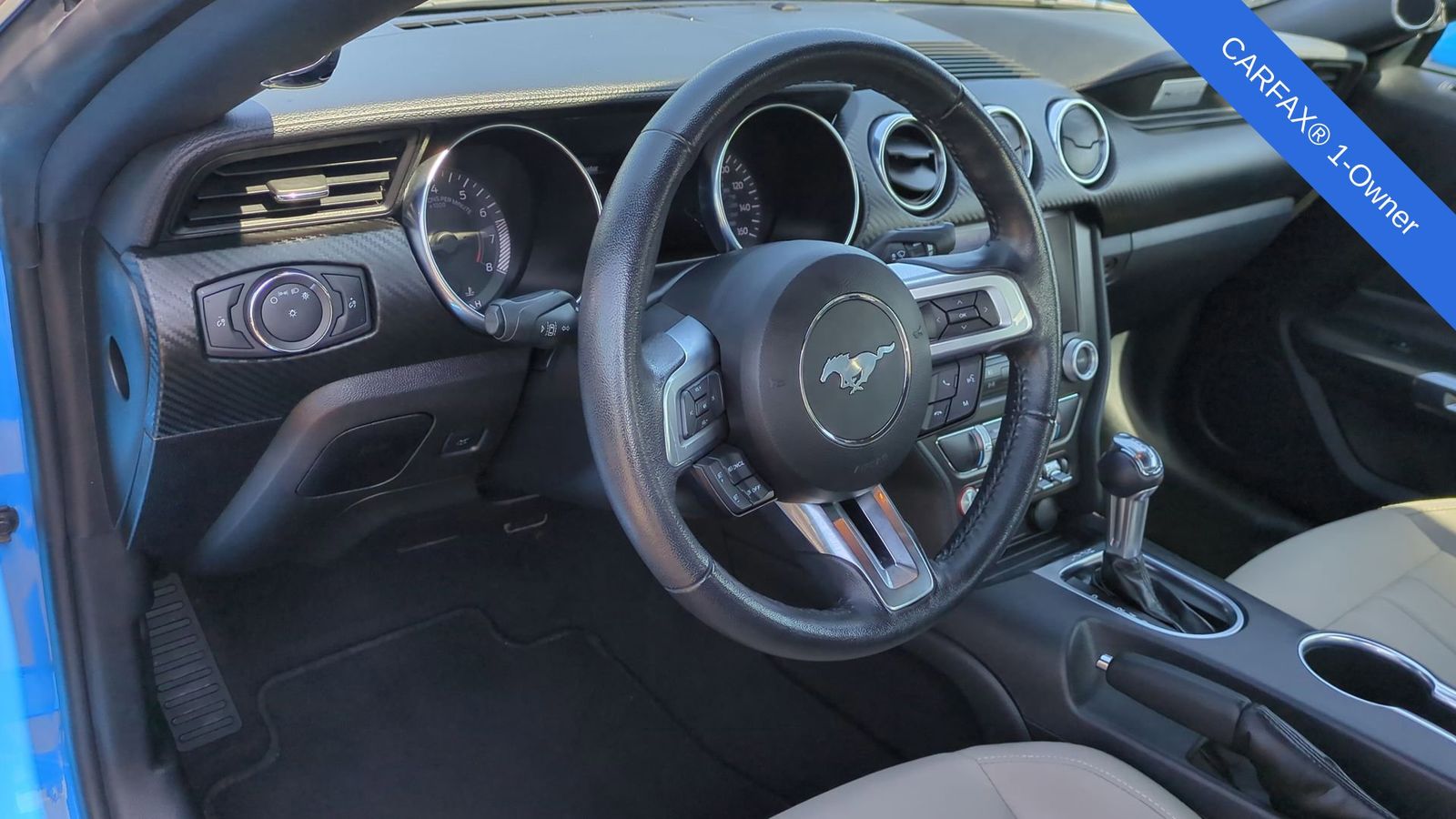 2022 Ford Mustang EcoBoost photo 2