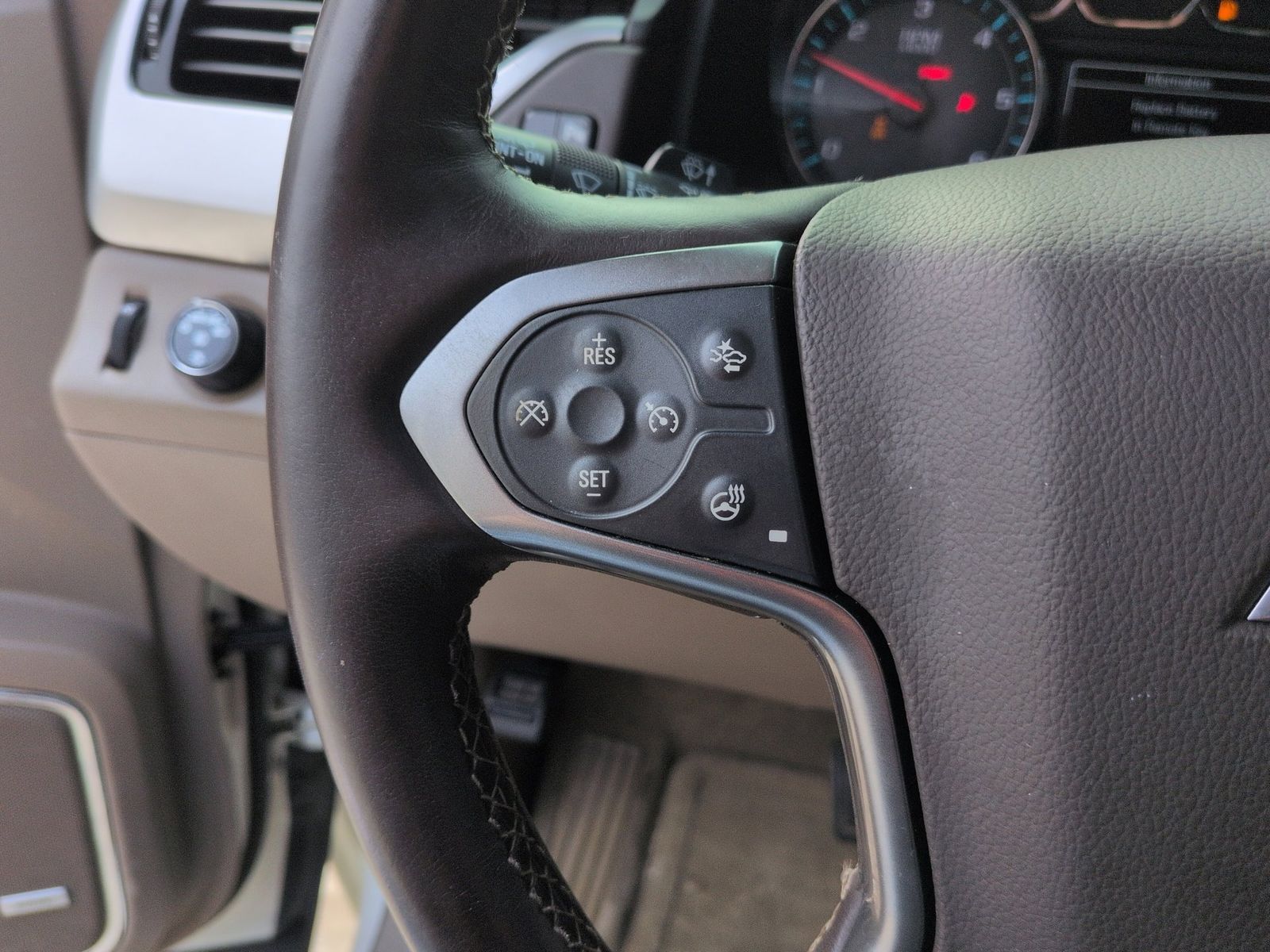 Thumbnail: 2015 Chevrolet Suburban - 33