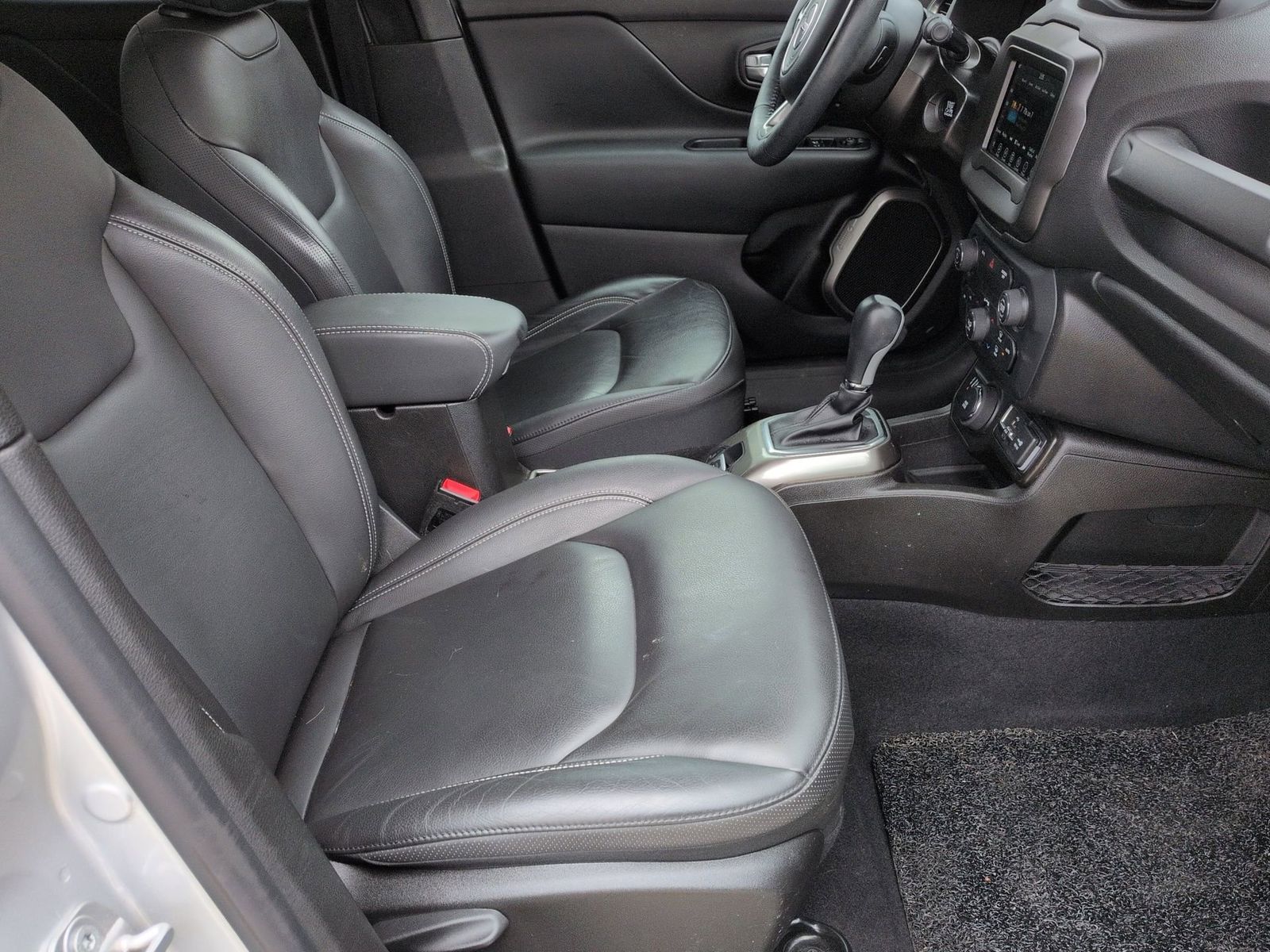 Thumbnail: 2020 Jeep Renegade - 23