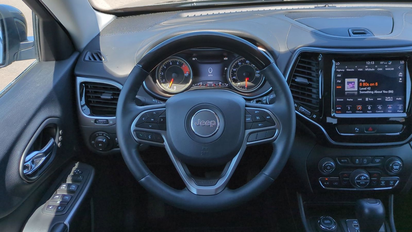 2019 Jeep Cherokee Overland 22