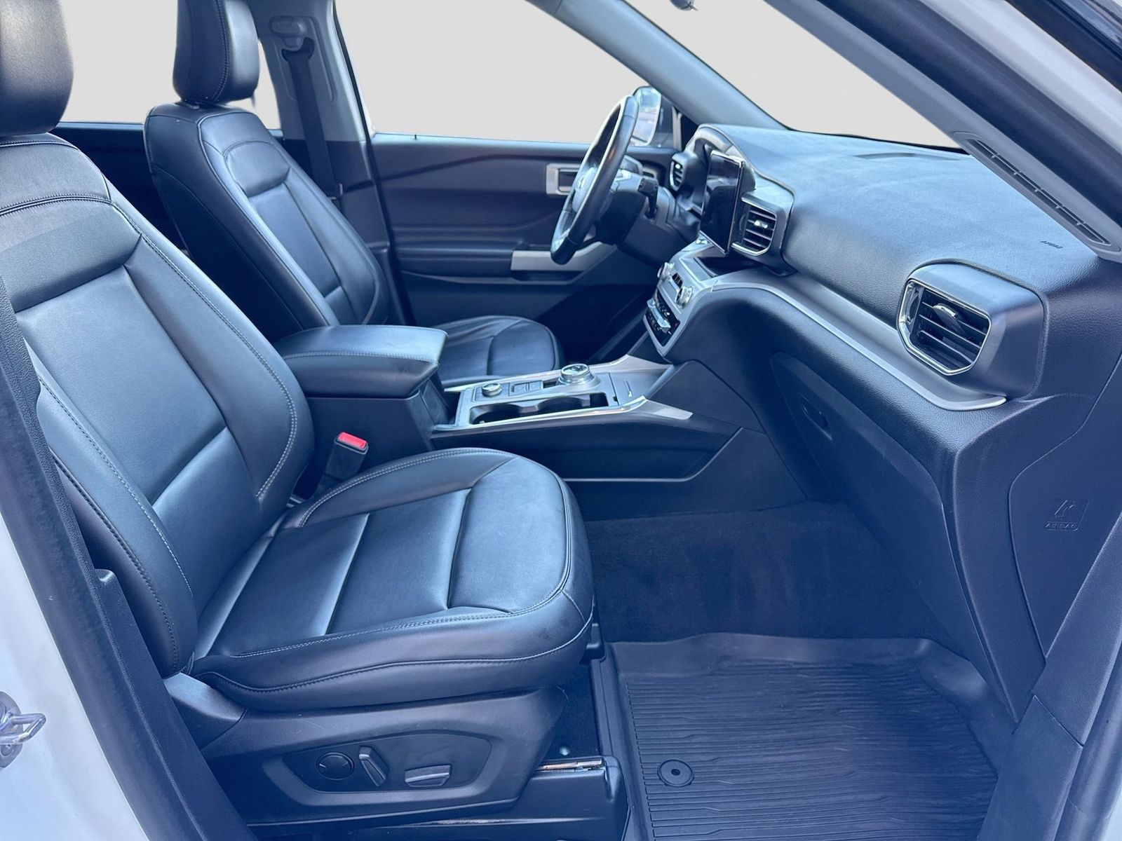 Thumbnail: 2022 Ford Explorer - 7